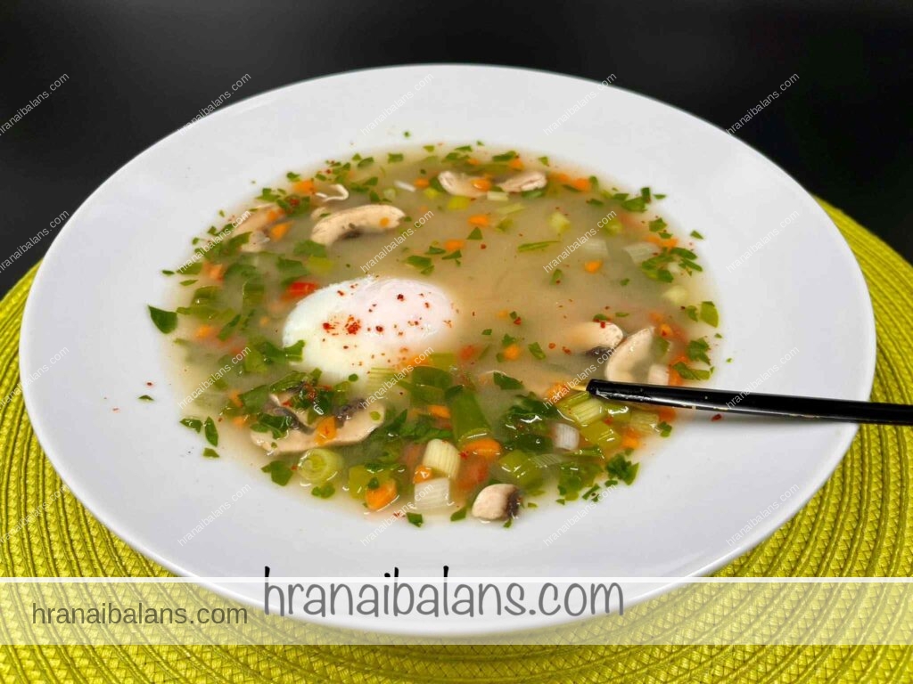 Пролетна супа с поширано яйце