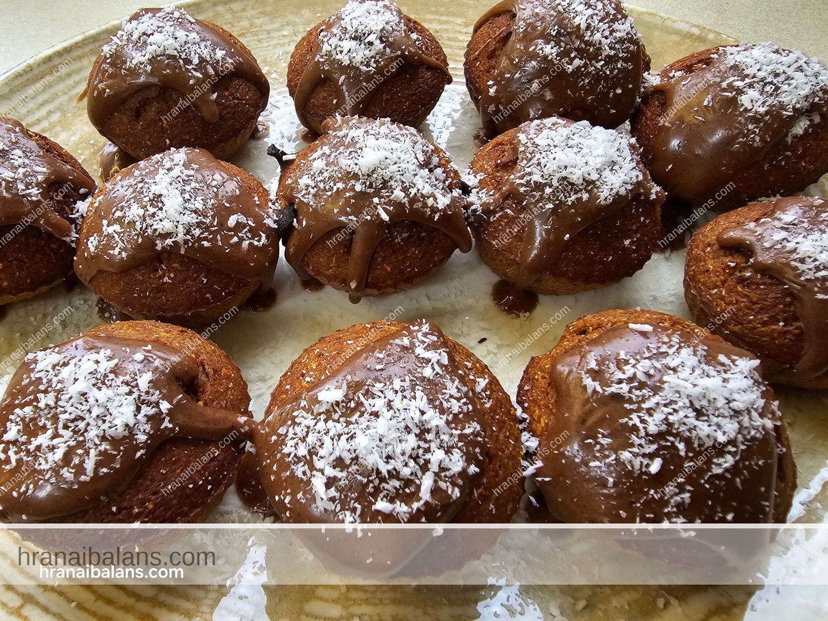 Кокосови кексчета със шоколадова глазура – 6 БПВМ