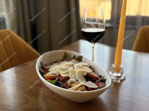 Салата dolce vita  Трите П   Праскови Пармезан и Прошуто 