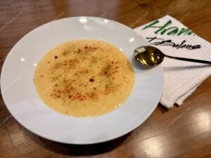 Крем супа „Зона Комфорт“ с пиле, карфиол и извара