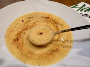 Крем супа „Зона Комфорт“ с пиле, карфиол и извара