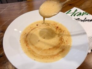 Крем супа „Зона Комфорт“ с пиле, карфиол и извара