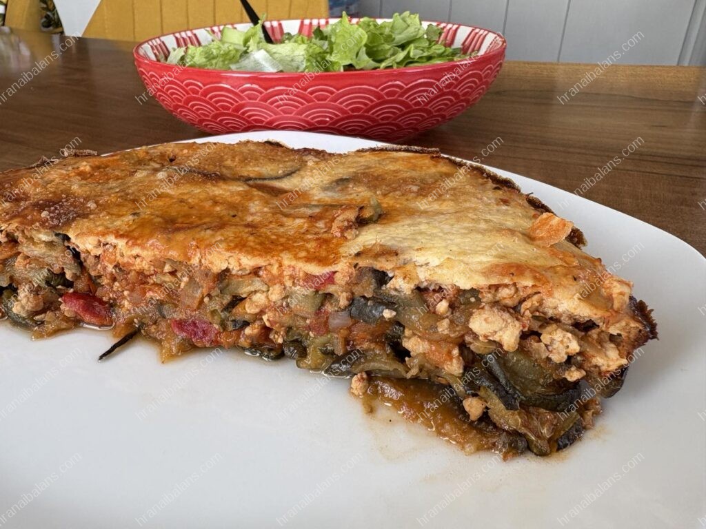 Гръцка мусака с патладжани, тиквички и кайма